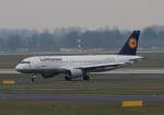 Lufthansa A 320-211 D-AIQU  Backnang  bei der Ankunft in Düsseldorf am 11.03.2013