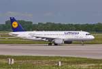 Lufthansa, D-AIPF  Deggendorf , A320-211 rollt in MUC zum Start nach Paris (CDG) 21.05.2013