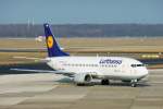 Lufthansa Boeing 737-330 D-ABEN (fliegt auch tagsüber) in DUS, 8.2.12