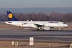 D-AIZR / Lufthansa / A320-214(W) rollt in MUC zum Start nach Frankfurt (FRA) 30.12.2013