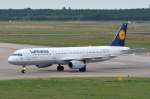 D-AIDE Lufthansa Airbus A321-231  zum Gate in Tegel am 28.07.2015