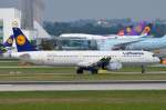 D-AIDU Lufthansa Airbus A321-231  in München zum Gate   10.09.2015