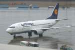 Lufthansa B 737-530 D-ABJF am 10.03 meinem 43.Geburtstag im strömenden Regen auf denm Flughafen Köln-Bonn