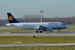 D-AIZB Lufthansa Airbus A320-214  Norderstedt  in München zum Start am 06.12.2015