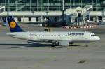 D-AIZC Lufthansa Airbus A320-214  Büdingen    zum Gate in München am 06.12.2015