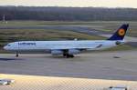 Lufthansa D-AIFD rollt zum Start in Köln 27.12.2015