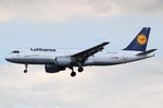 D-AIZO Lufthansa Airbus A320-214  in Frankfurt beim Anflug am 06.08.2016