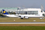 D-AIHH Lufthansa Airbus A340-642  Wiesbaden   zum Gate am 12.10.2016 in München