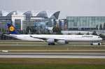 D-AIHX Lufthansa Airbus A340-642  am 12.10.2016 in München zum Gate