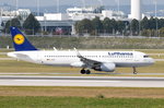 D-AIUR Lufthansa Airbus A320-214(WL)  zum Gate in München am 12.10.2016