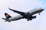 D-AIUU Lufthansa Airbus A320-214(WL)  in München am 12.10.2016 gestartet