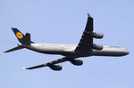 D-AIHR Lufthansa Airbus A340-642   in München am 13.10.2016 nach dem Start