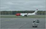 Die norwegische Boeing 737-808 erreicht Helsinki Vantaa.