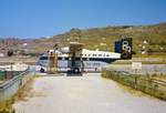 Passagierflugzeug Short SC-7 Skyvan 3-400 SX-BBN “Isle of Mykonos”, vor dem Flug nach Athen-Ellinikon. Flughafen Mykonos, Griechenland - 04.06.1975

