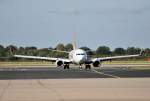 Frontbild einer Boeing 737-800 der Pegasus Airlines beim abrollen von der Landebahn in Dsseldorf - 09.10.2009