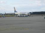 Ryanair EI-DWA heute aus Oslo im Flughafen Weeze gelandet.Später wird sie weiter fliegen nach Gran Canaria.(18.10.09)