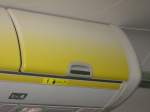 Gepäckablage im Flugzeug von Ryanair