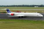 SAS MD82 LN-ROU rollt zur 23L in DUS / EDDL / Dsseldorf am 10.07.2008