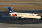SAS MD87 SE-DIP rollt zum Star Alliance Gate in DUS / EDDL / Dsseldorf am 27.12.2008