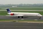 SAS MD82 LN-ROU rollt auf dem Taxiway zur 23L in DUS / EDDL / Dsseldorf am 16.04.2009
