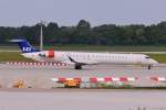 OY-KFB  Alfhild Viking  / SAS Scandinavian / CRJ 900ER rollt in MUC zum Start nach Kopenhagen (CPH) 18.08.2014