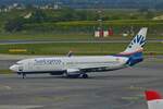 TC–SNR, Sun Express, Boeing 737-8HC, unterwegs auf dem Rollfeld, Flughafen Wien. 06.2023