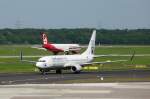 Begegnungen: Sun Express TC-SNJ, Boeing 737-86J, und Air Berlin D-ALSA, Airbus A312 , in DUS am 6.9.10