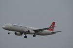 Turkish Airlines Airbus A321 TC-JRR Taufname Emirgan im Anflug auf den Airport Hamburg Helmut Schmidt am 25.03.18