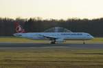 Der Turkish Airlines Airbus A321 TC-JRS beim Start in Hamburg Fuhlsbttel am 23.03.12