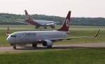 Turkish Airlines,TC-JGC,(c/n29787),Boeing 737-8F2(WL),21.05.2012,HAM-EDDH,Hamburg,Germany (hinten startet D-ALPA,Airbus A330-223)