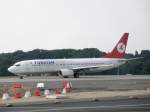 Eine Boeing 737-800 der Turkish Airlines beim Start in Düsseldorf am 14.07.2008.