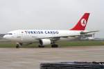 Turkish Cargo A310 TC-JCT rollt zur Parkposition in MST / EHBK / Maastricht am 11.06.2009