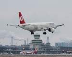 Turkish Airlines A 321-231 TC-JRF bei der Landung in Berlin-Tegel am 01.04.2013