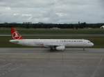 TC-JRO / Turkish Airlines / Airbus A321-231 / nach der Landung in Berlin Tegel TXL/EDDT / 15.09.2013