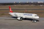 Turkish Airlines A321 (TC-JSM) beim Pushback auf dem Flughafen Berlin-Tegel, 23.02.2014.