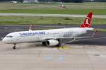 Turkish TC-JSI rollt zum Gate in Düsseldorf 7.6.2014