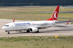 TC-JGB Turkish Airlines Boeing 737-8F2(WL)  in Tegel zum Gate am 07.07.2016