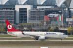 Taxing,B737/Trkish/MUC/Mnchen/Germany.