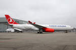 Turkish Airlines, EI-FMI, Airbus A330-343, 3.Dezember 2016, ZRH Zürich, Switzerland. Wird in Zürich Kloten für Turkish Airlines vorbereitet. Ex JA330N Skymark Airlines, nicht übernommen.