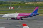HA-LYL Airbus A320-232 Wizzair, unterwegs zur Startbahn auf dem Flughafen Wien.