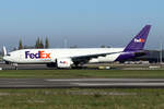 FedEx Boeing 777-FHT N884FD rollt zum Start in Liege 12.4.2025