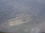 Blick auf den Penkinger Flughafen aus einer Hhe von 10000m.
Ich war hier auf der Heimreise von Shanghai nach Frankfurt am 8.8.2007.