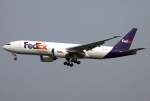 FedEx B777-200F N885FD im Anflug auf 01 in PEK / ZBAA / Peking am 07.09.2014