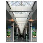 Auf dem Weg von der Metro-Station zum Terminal 3.