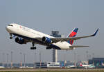 Delta Airlines, Boeing B 767-332(ER), N174DZ, BER, 10.09.2023
