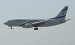 EL AL B 737-758 4X-EKE im Landeanflug auf den Flughafen Berlin-Schnefeld am 15.07.2007
