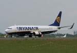 Ryanair B 737-8AS EI-EFB bei der Landung in Berlin-Schnefeld am 08.06.2010