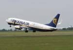 Ryanair B 737-8AS EI-DLX beim Start in Berlin-Schnefeld am 08.06.2010