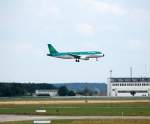 Aer Lingus Airbus A320-214 EI-DEJ kurz vor dem Take off am Flughafen Berlin-Schnefeld, 19.07.08.