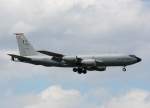 US Air Force Boeing KC-135R 58-0100 im Anflug zur ILA  auf dem Flughafen Berlin-Schnefeld am 25.05.2008